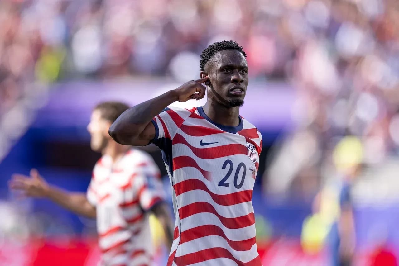Joueur des États-Unis célébrant un but Joueur des États-Unis célébrant un but