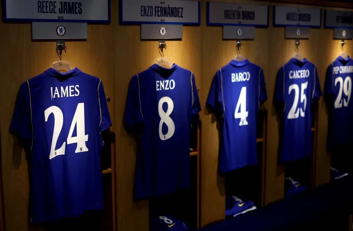 Maillots de Chelsea dans le vestiaire des joueurs Maillots de Chelsea dans le vestiaire des joueurs