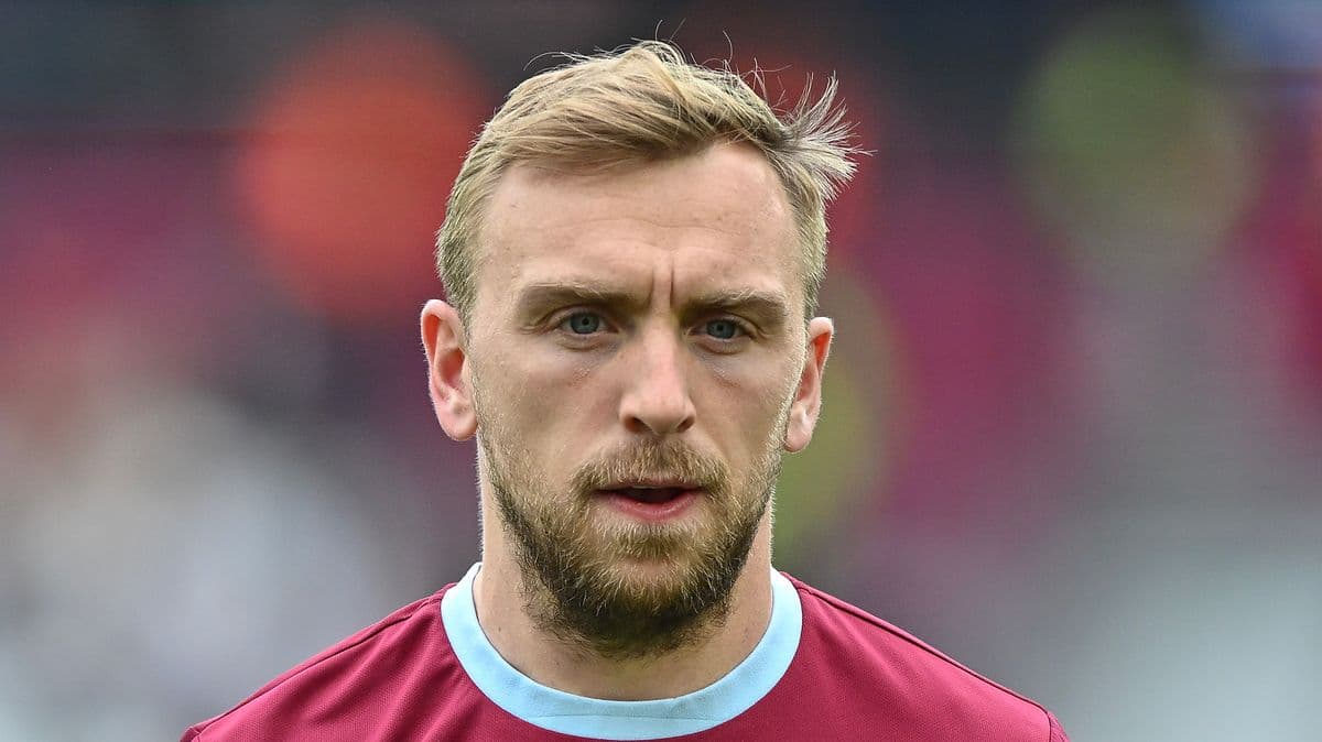 Joueur en maillot de West Ham avant le match Joueur en maillot de West Ham avant le match