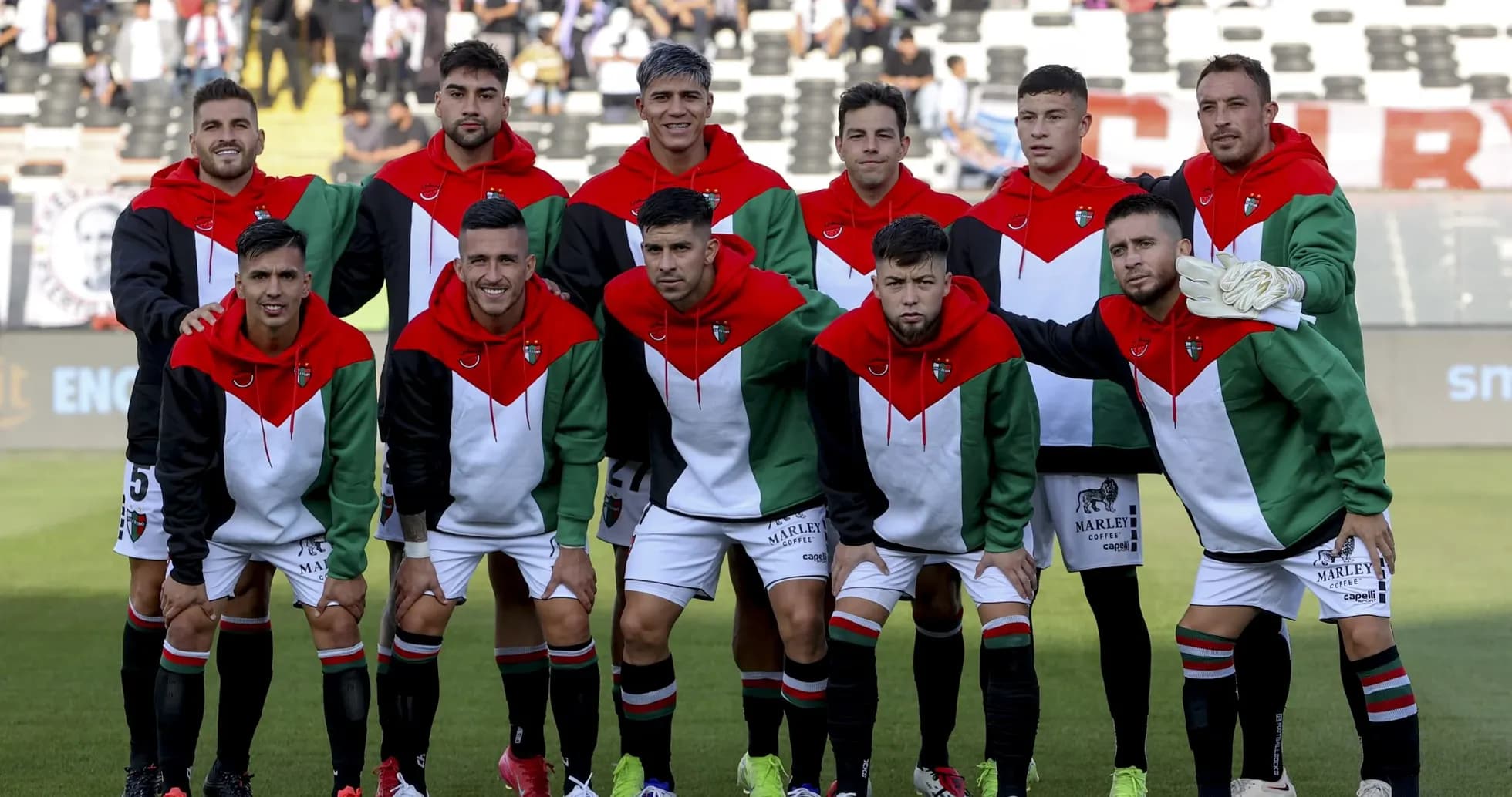 Équipe de Palestino avant le match Équipe de Palestino avant le match