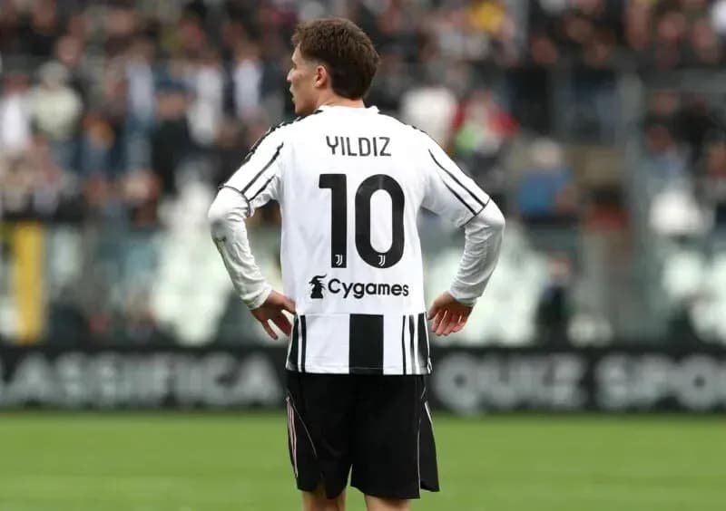 Joueur de la Juventus portant le maillot numéro 10 Joueur de la Juventus portant le maillot numéro 10