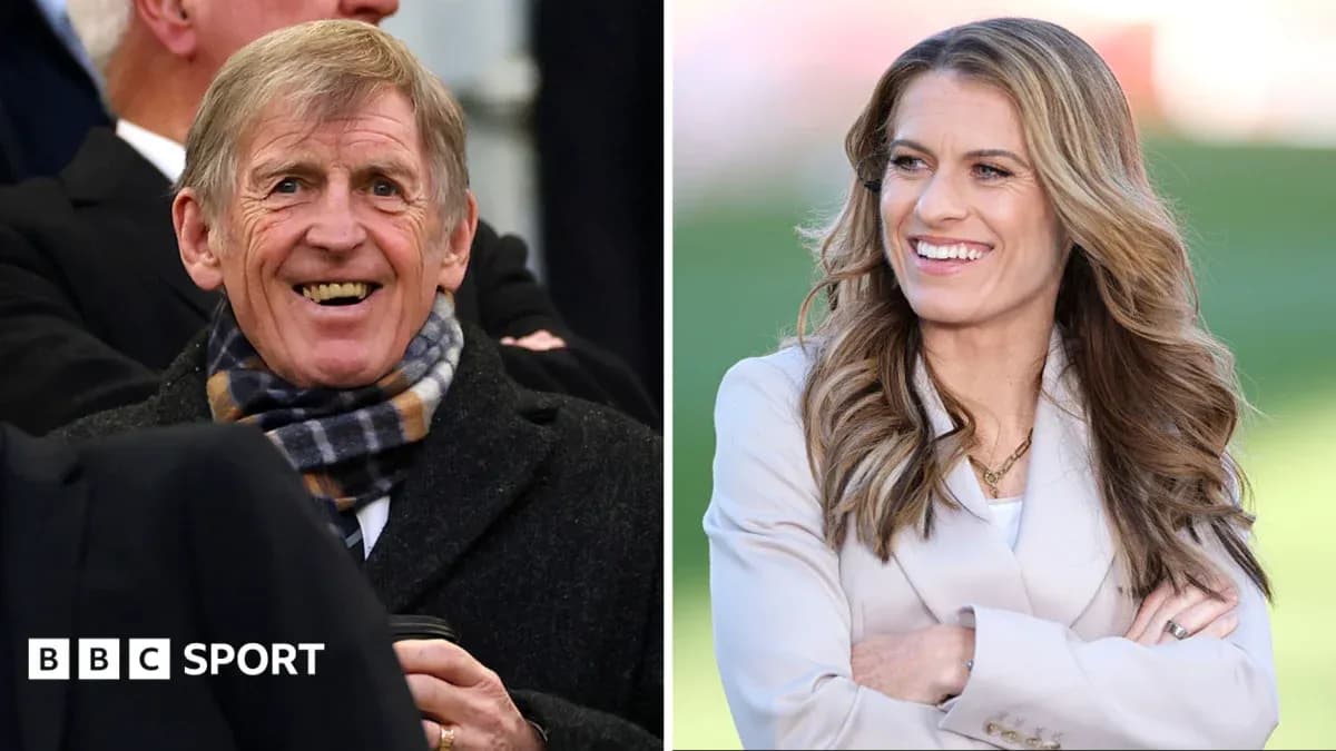 Deux personnes souriant lors d'un événement sportif Deux personnes souriant lors d'un événement sportif