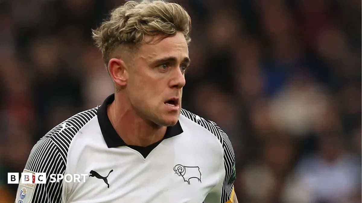 Joueur de Derby County en action sur le terrain Joueur de Derby County en action sur le terrain