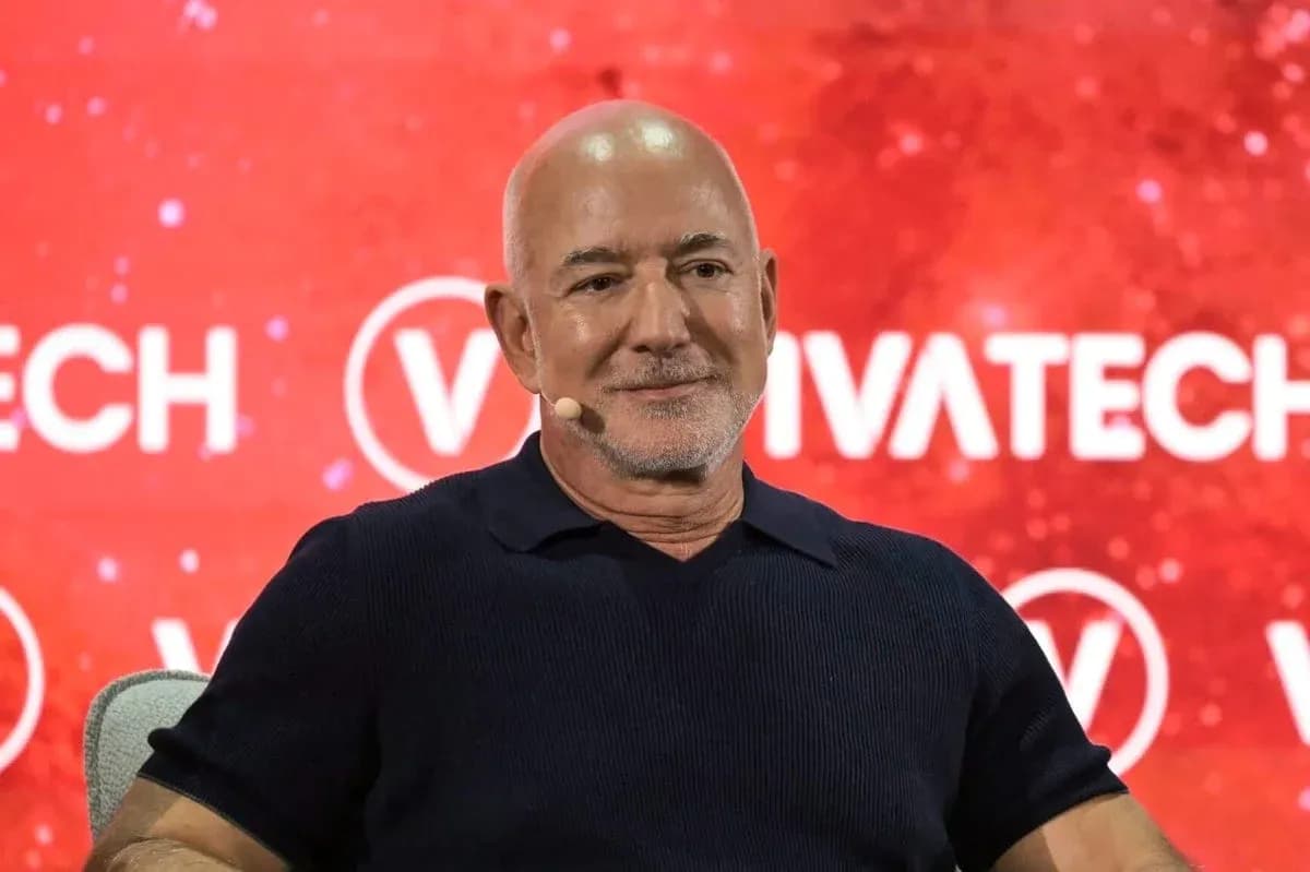 Homme souriant lors de l'événement Vivatech Homme souriant lors de l'événement Vivatech