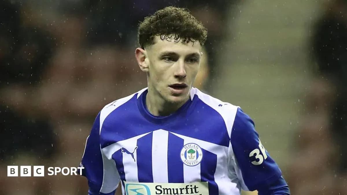 Joueur de Wigan Athletic en action sur le terrain Joueur de Wigan Athletic en action sur le terrain