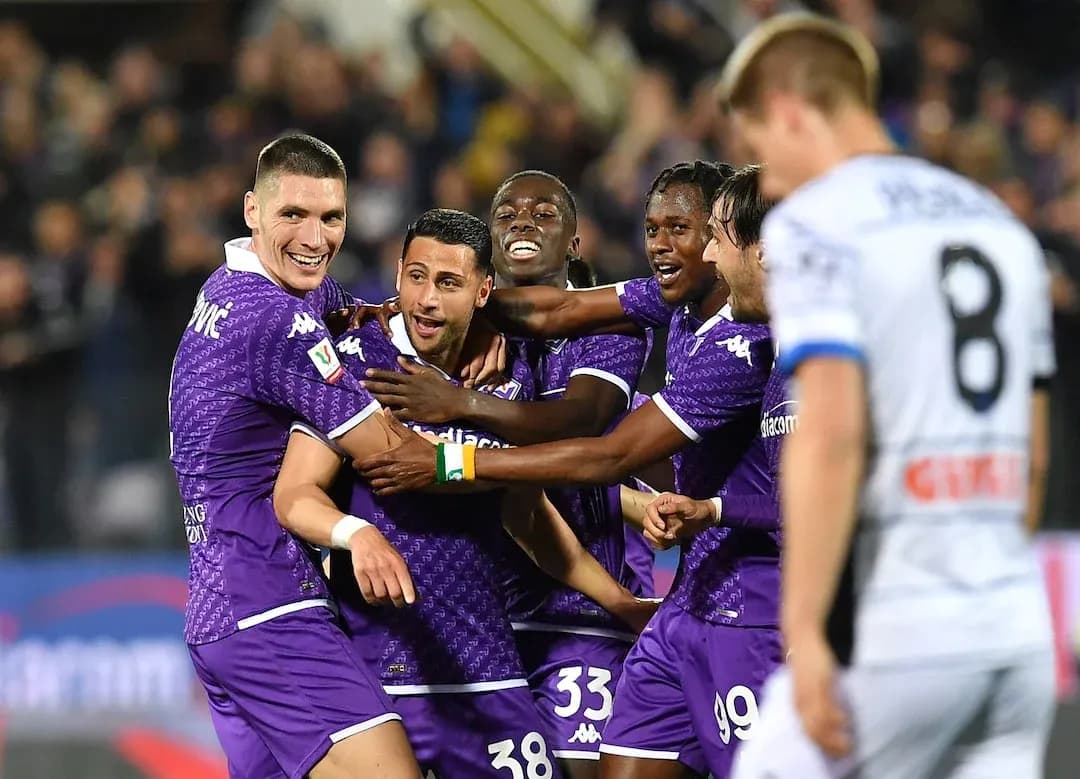 Joueurs de la Fiorentina célébrant un but Joueurs de la Fiorentina célébrant un but