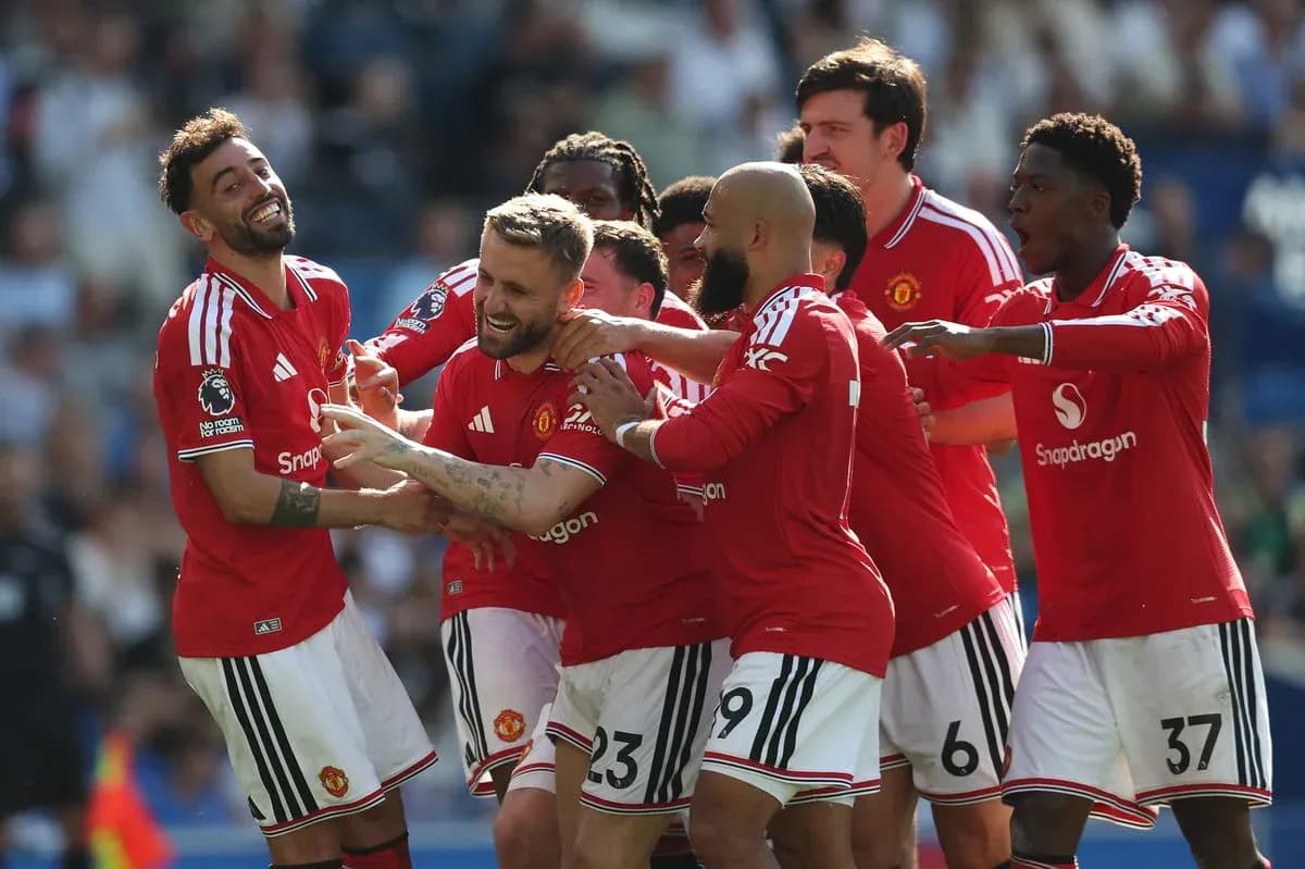 Joueurs de Manchester United célébrant un but Joueurs de Manchester United célébrant un but