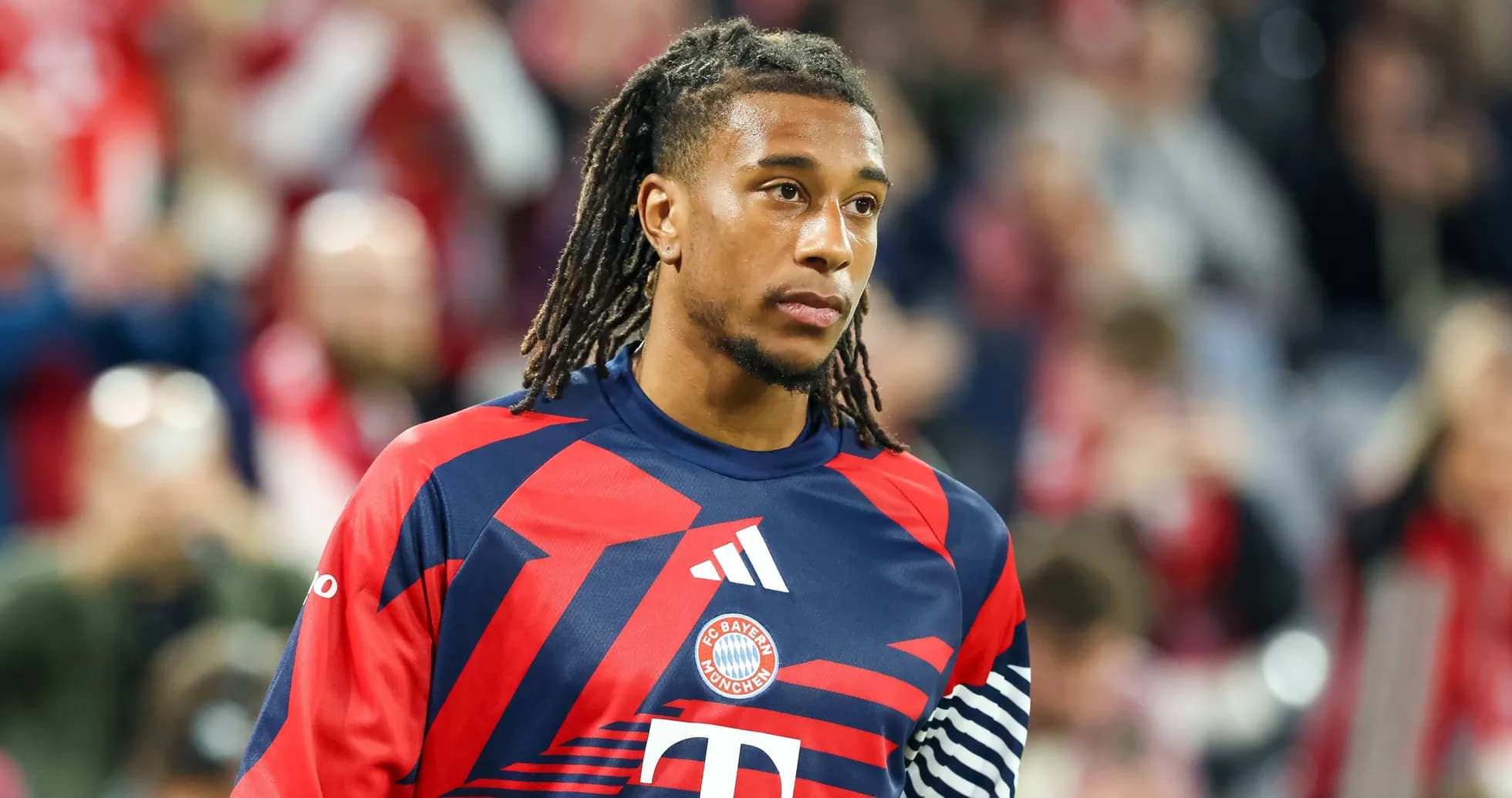 Joueur de Bayern Munich en tenue de match Joueur de Bayern Munich en tenue de match