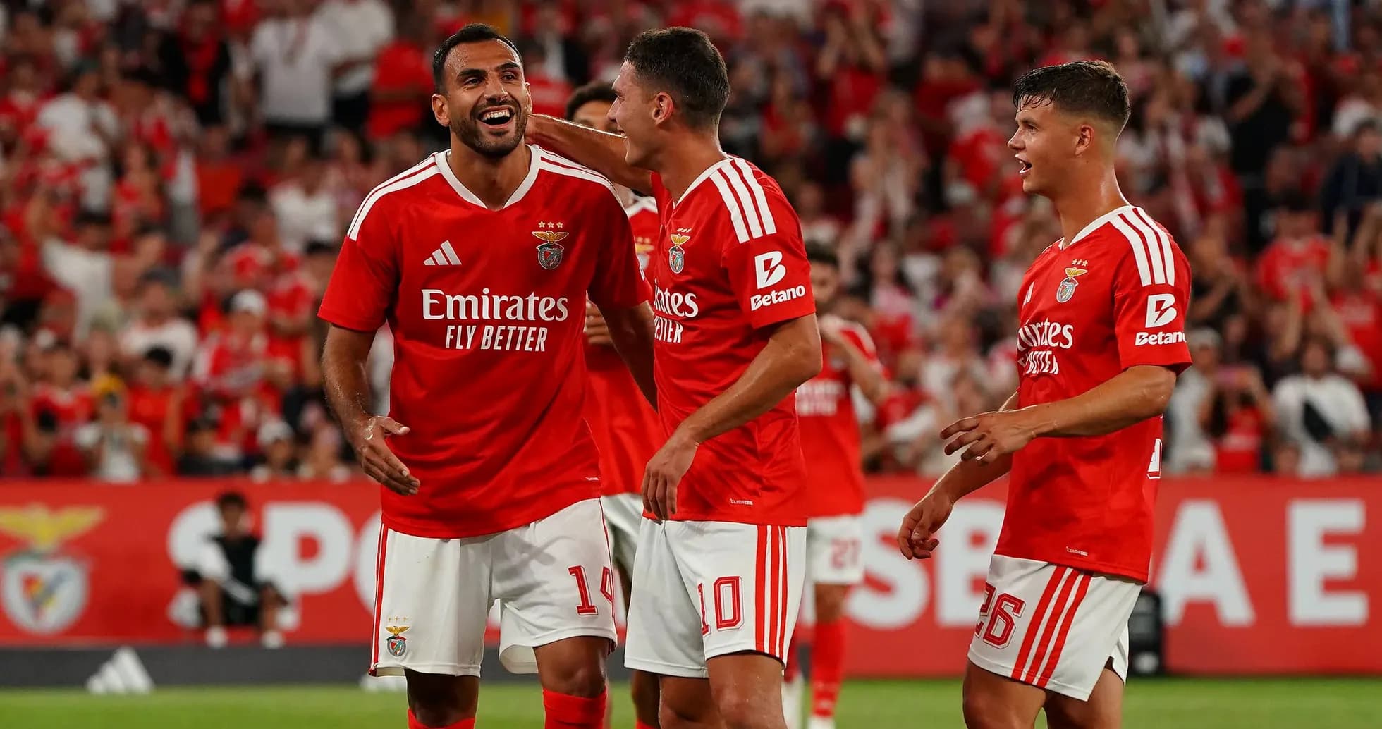 Joueurs du Benfica célébrant un but Joueurs du Benfica célébrant un but