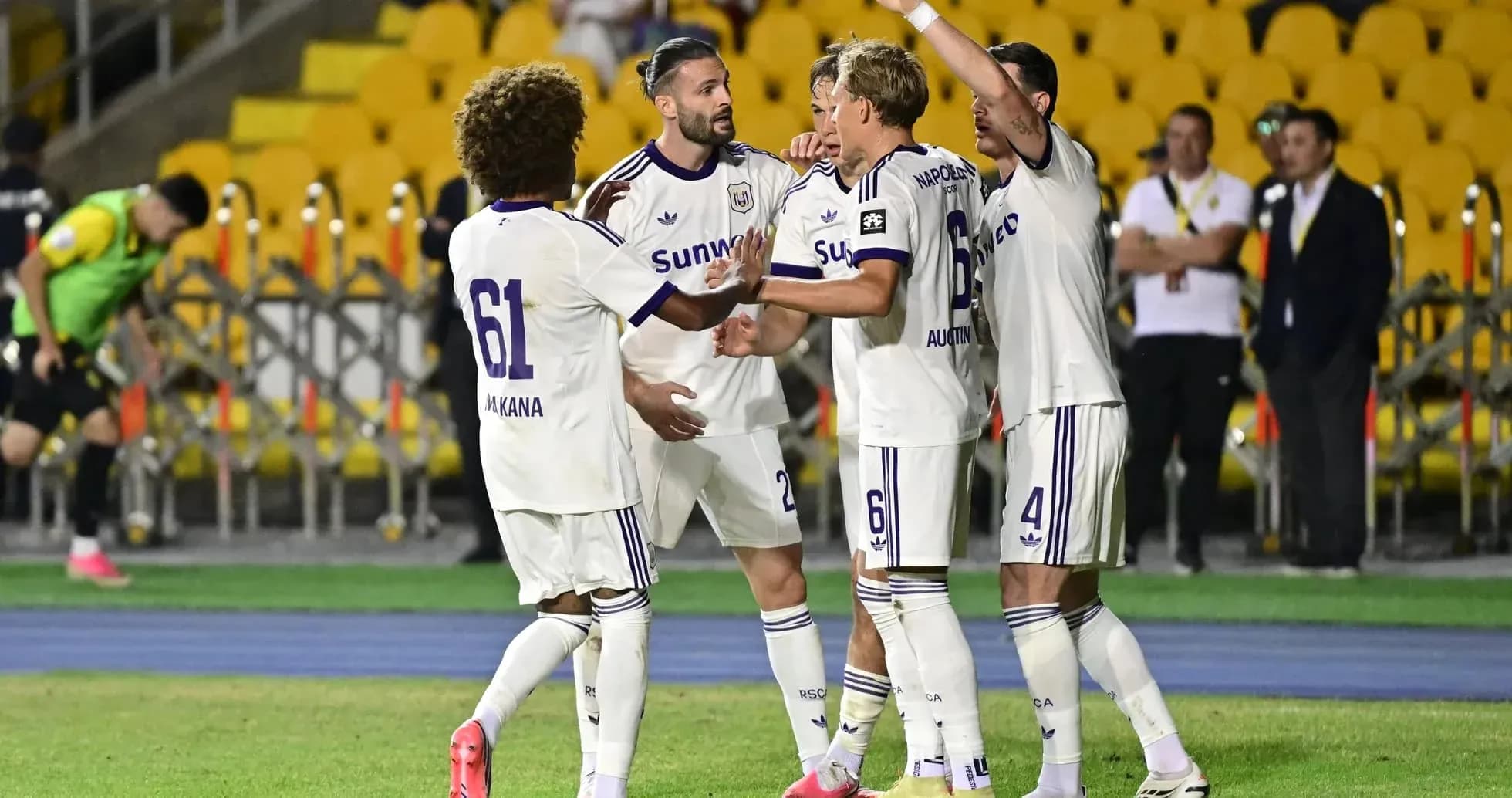 Joueurs d'Anderlecht célébrant un but Joueurs d'Anderlecht célébrant un but