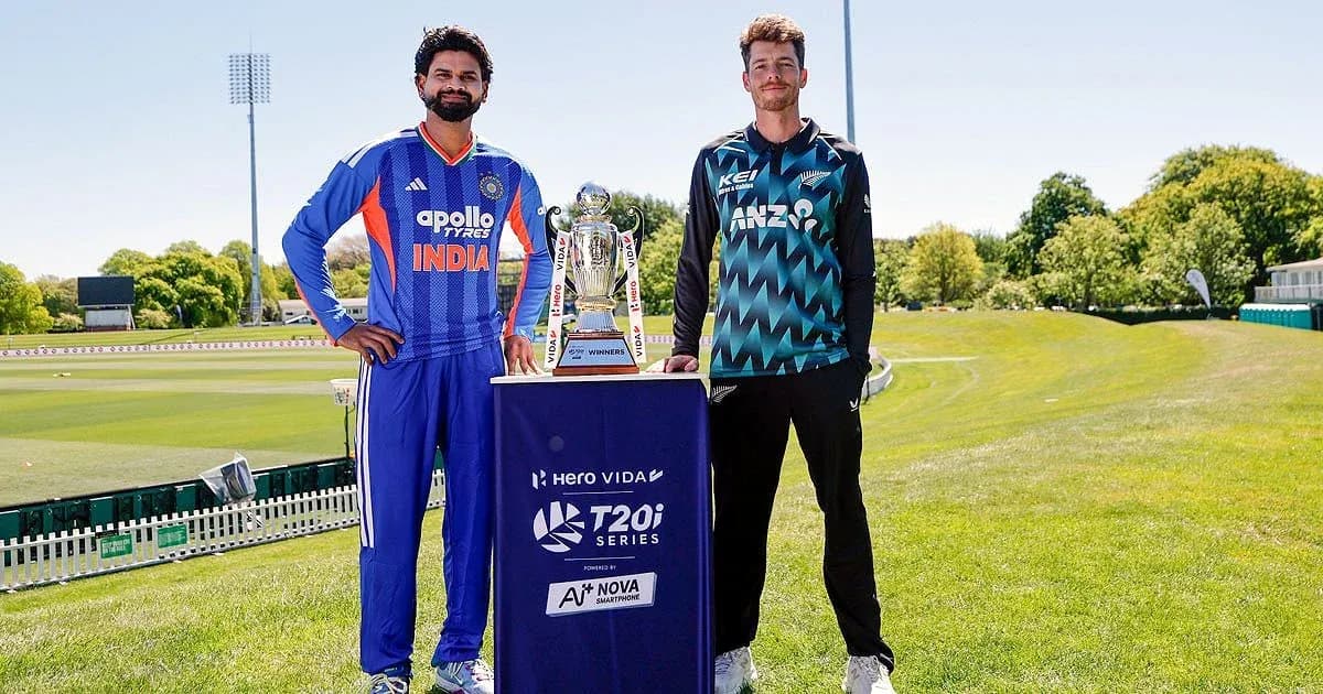 Joueurs d'Inde et de Nouvelle-Zélande avec le trophée Joueurs d'Inde et de Nouvelle-Zélande avec le trophée