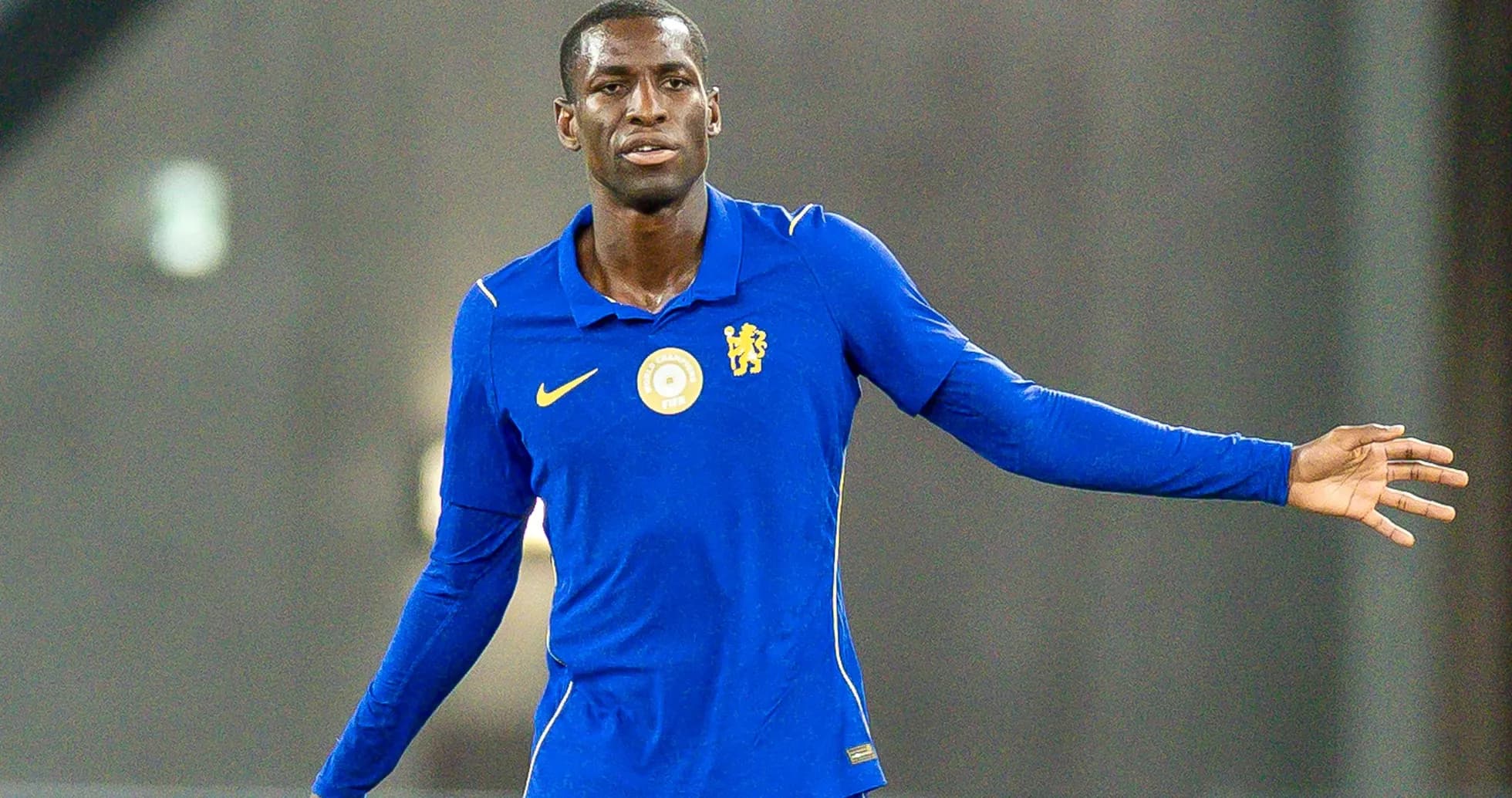 Joueur de football en maillot bleu de Chelsea Joueur de football en maillot bleu de Chelsea