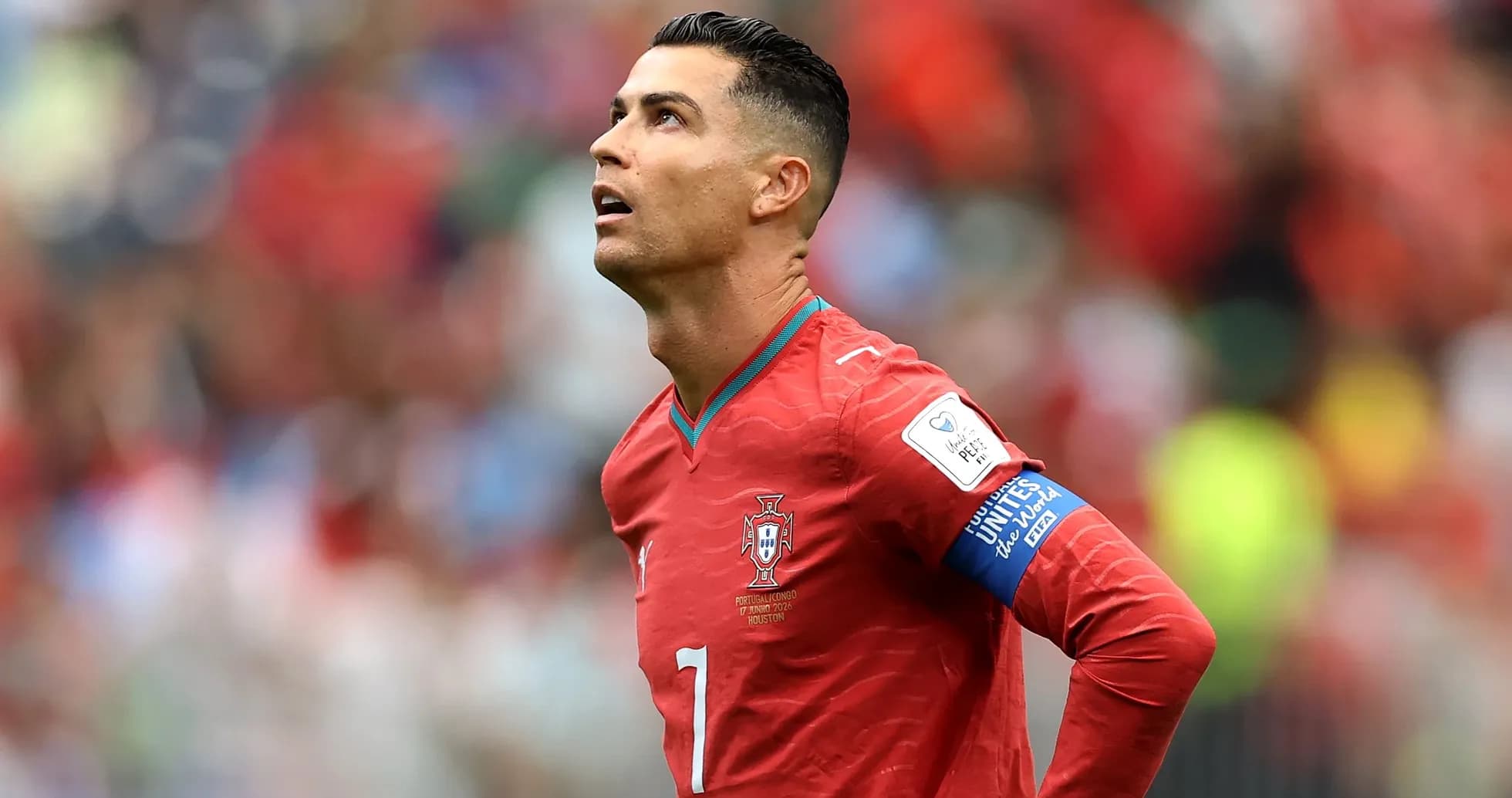 Joueur regardant vers le ciel pendant un match Joueur regardant vers le ciel pendant un match