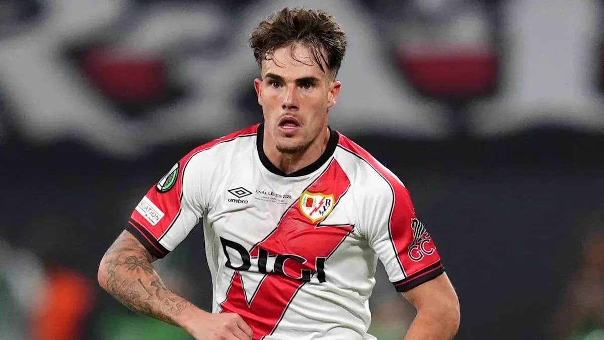 Joueur de Rayo Vallecano en action sur le terrain Joueur de Rayo Vallecano en action sur le terrain