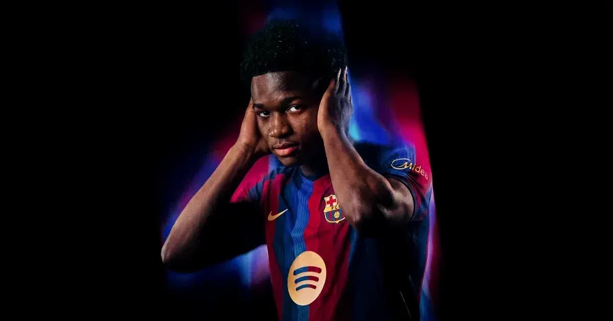 Joueur de Barça posant en maillot avec effets lumineux Joueur de Barça posant en maillot avec effets lumineux