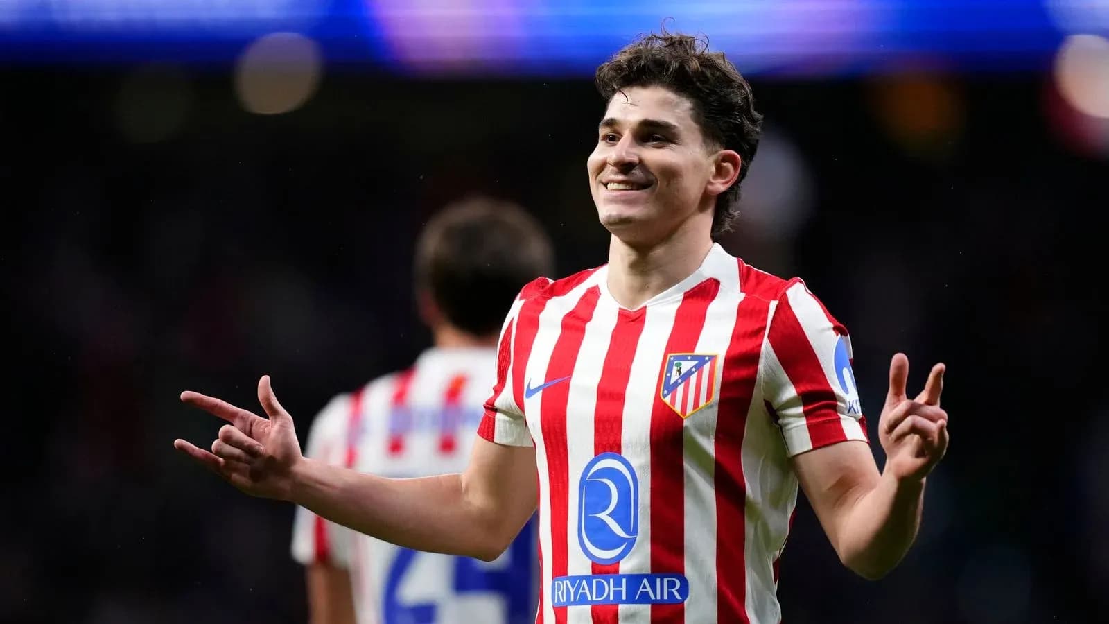 Joueur d'Atlético de Madrid célébrant un but Joueur d'Atlético de Madrid célébrant un but