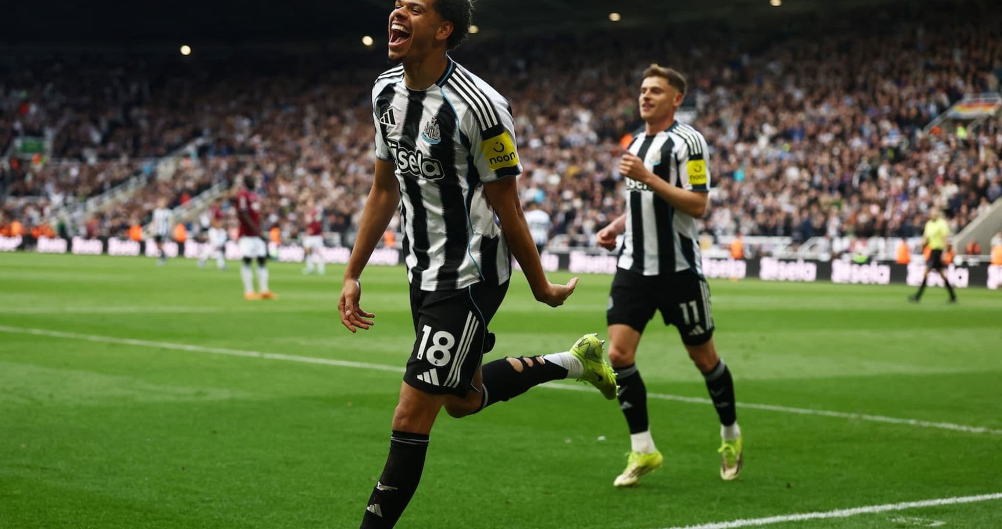 Joueur de Newcastle célébrant un but Joueur de Newcastle célébrant un but
