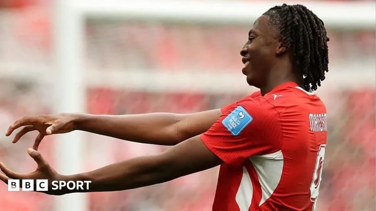 Joueur célébrant un but lors d'un match Joueur célébrant un but lors d'un match