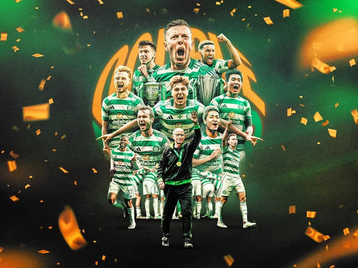 Joueurs du Celtic célébrant avec un trophée Joueurs du Celtic célébrant avec un trophée