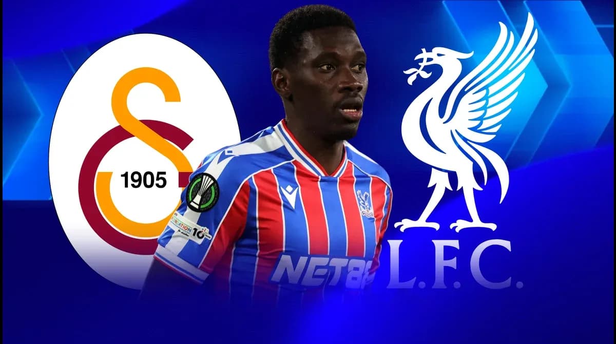 Joueur de football avec logos de Galatasaray et Liverpool Joueur de football avec logos de Galatasaray et Liverpool