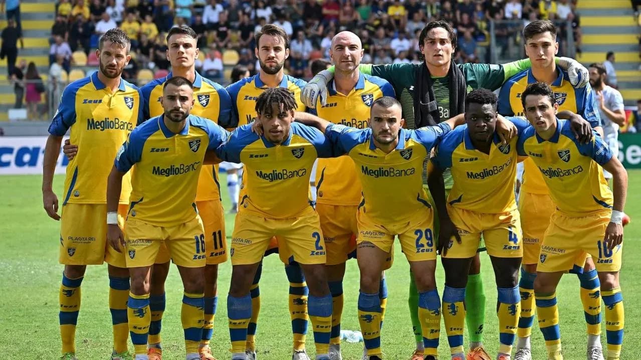 Équipe de Frosinone avant le match Équipe de Frosinone avant le match