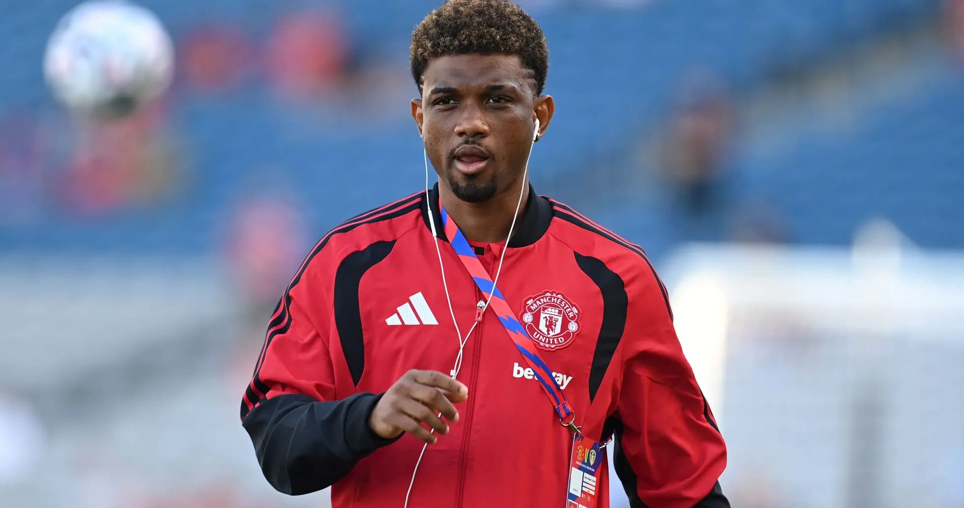 Joueur de Manchester United se préparant avant le match Joueur de Manchester United se préparant avant le match