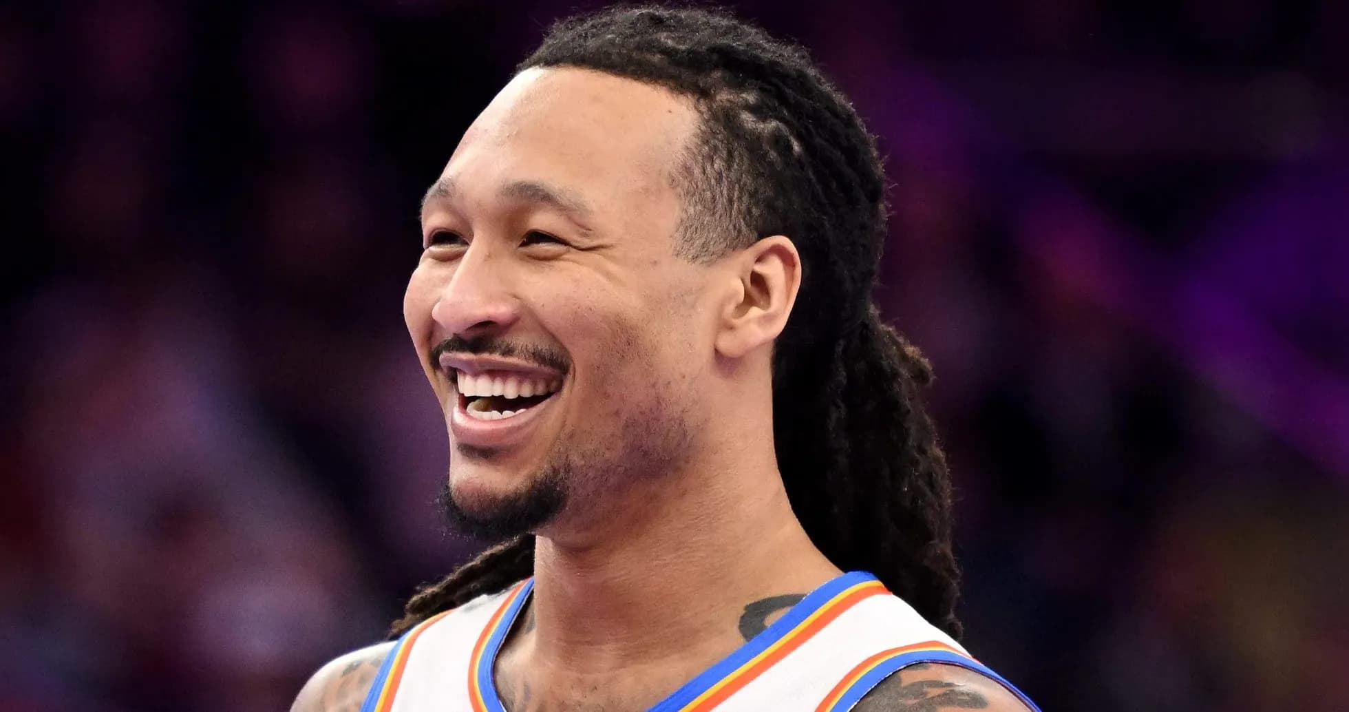 Joueur souriant lors d'un événement de basket-ball Joueur souriant lors d'un événement de basket-ball