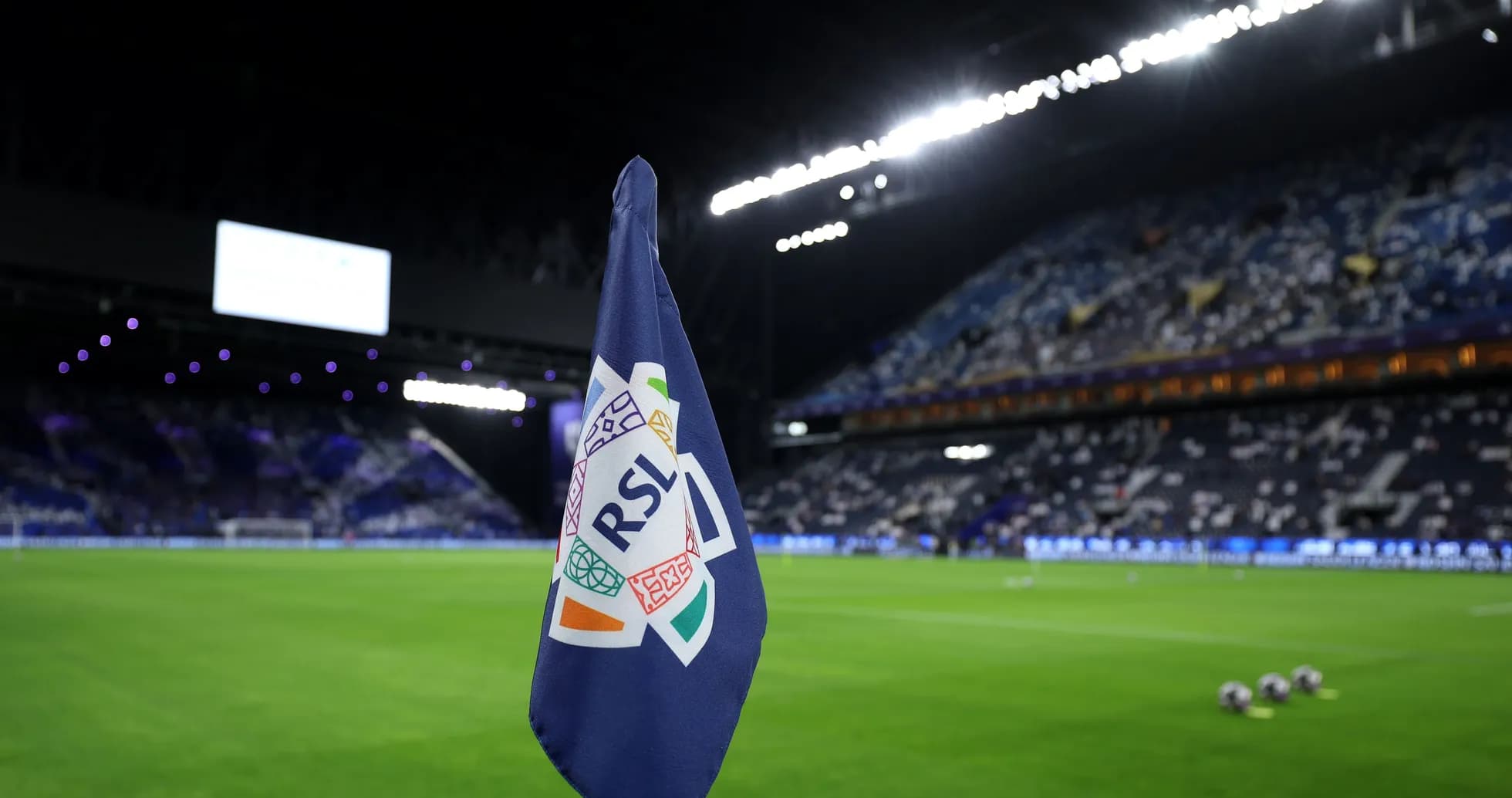Drapeau de la RSL sur le terrain de football Drapeau de la RSL sur le terrain de football