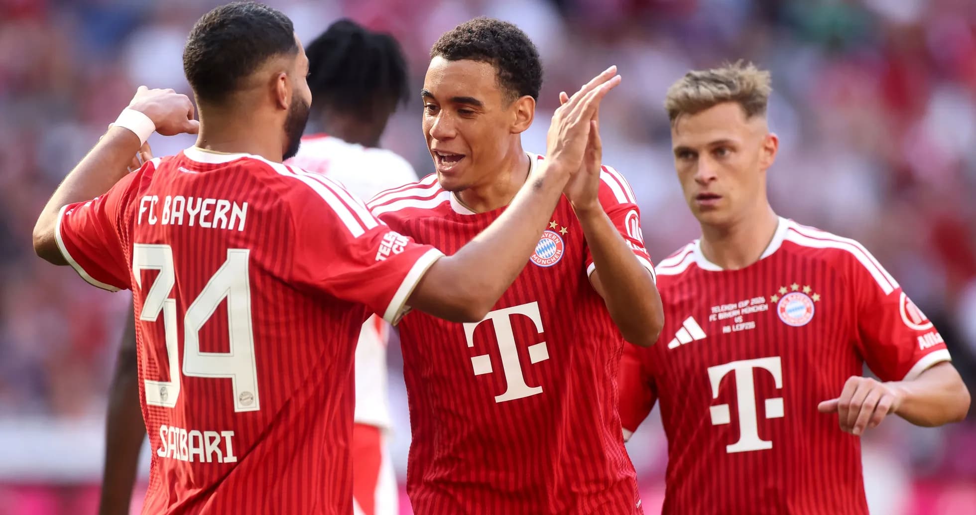 Joueurs du Bayern célébrant un but ensemble Joueurs du Bayern célébrant un but ensemble