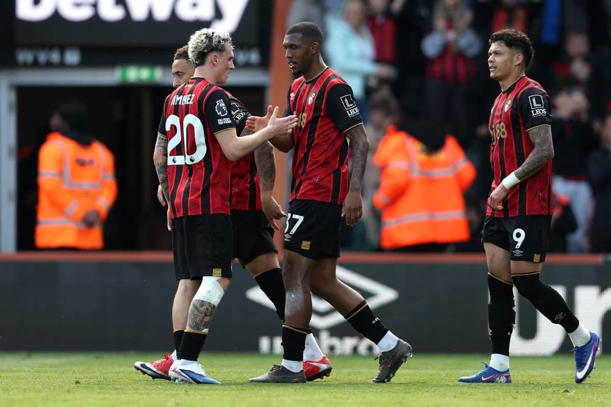 Joueurs de Bournemouth se félicitant après un but Joueurs de Bournemouth se félicitant après un but