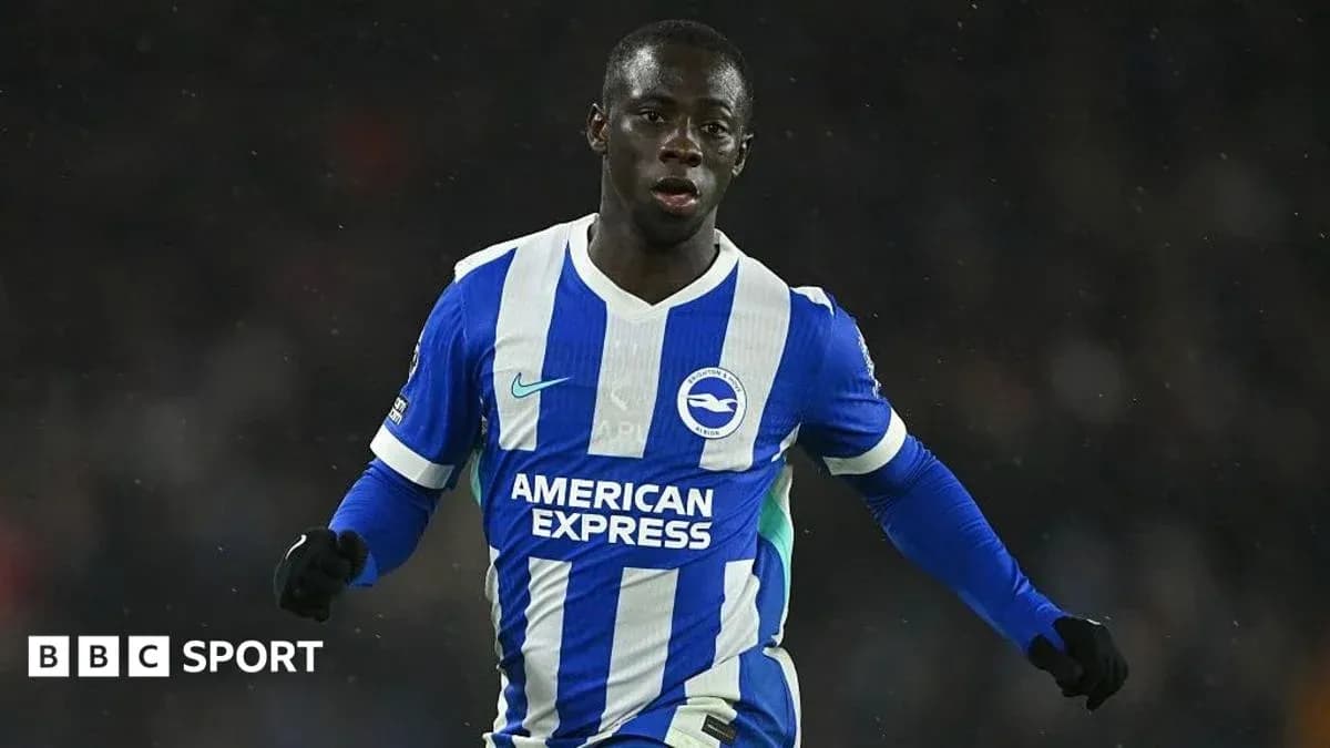 Joueur de Brighton célébrant un but sur le terrain Joueur de Brighton célébrant un but sur le terrain