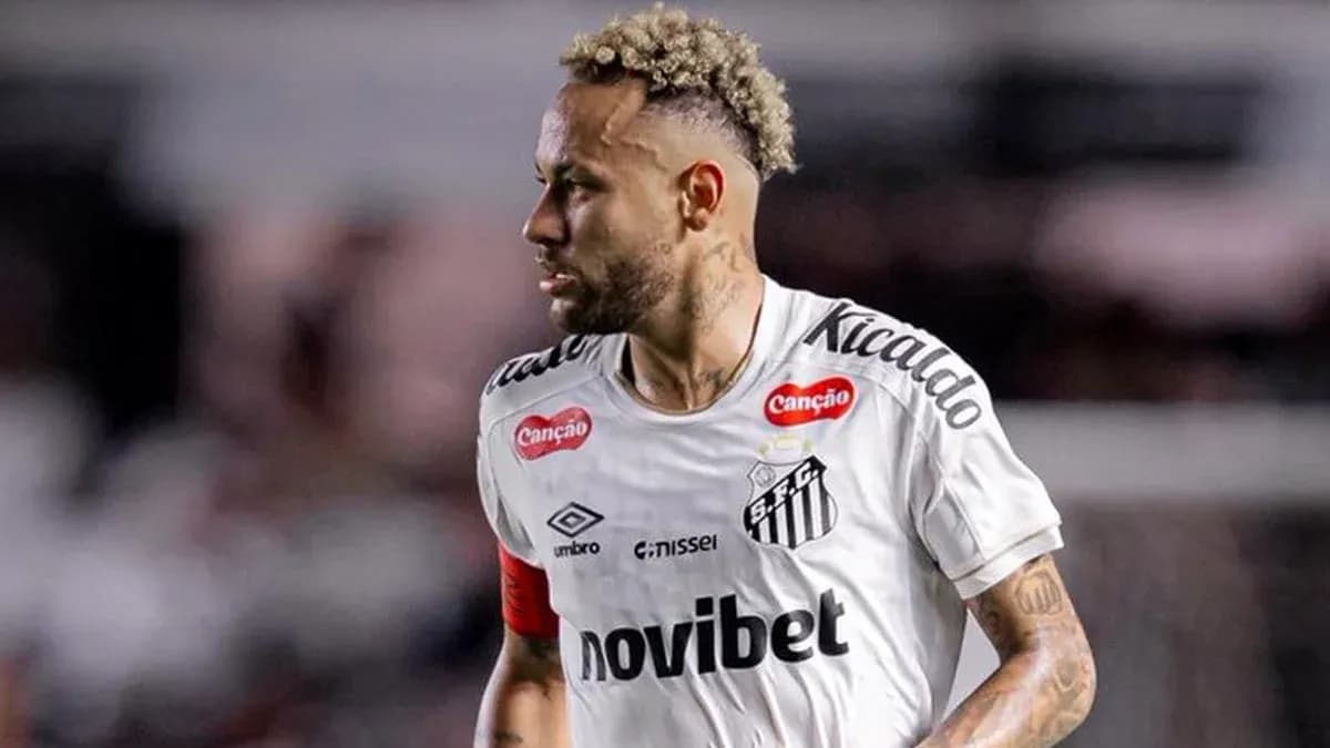 Neymar en action avec Santos contre Palmeiras Neymar en action avec Santos contre Palmeiras
