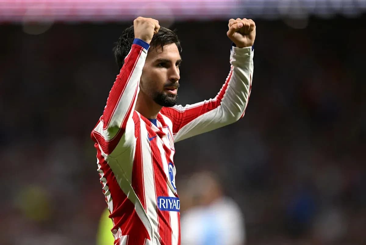 Joueur d'Atlético Madrid célébrant un but Joueur d'Atlético Madrid célébrant un but
