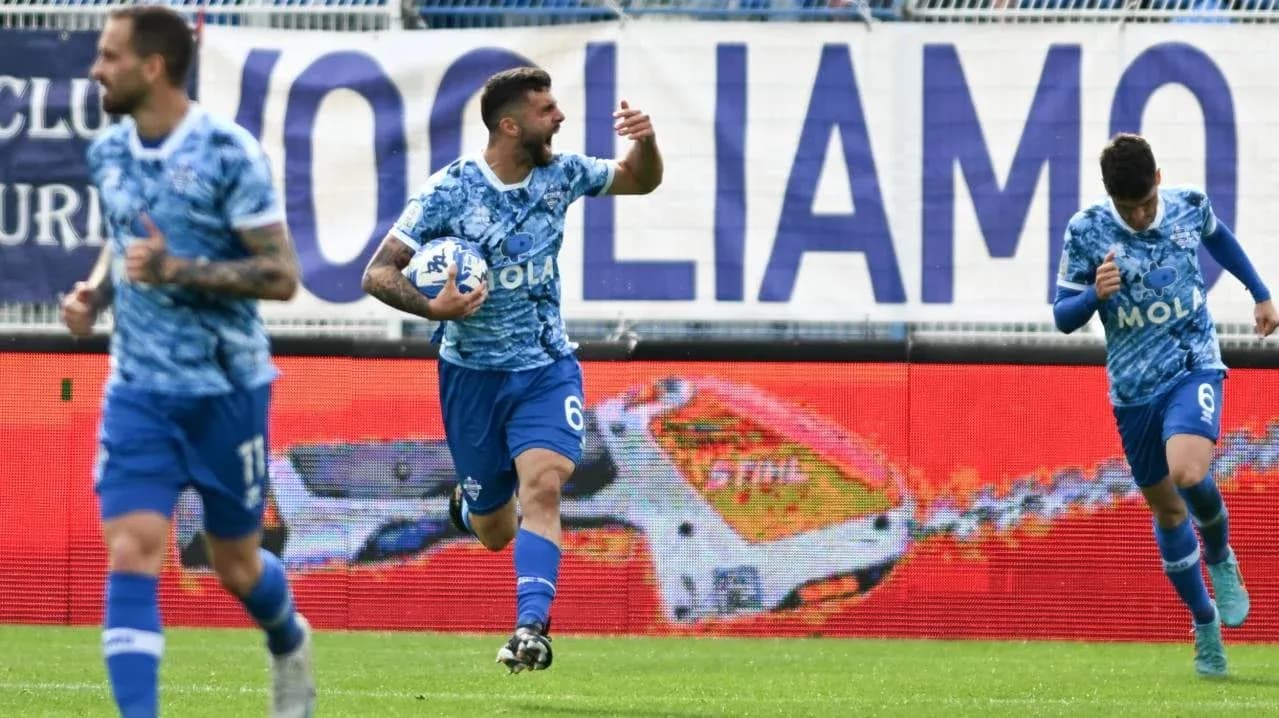 Joueur célébrant un but pour Frosinone Joueur célébrant un but pour Frosinone
