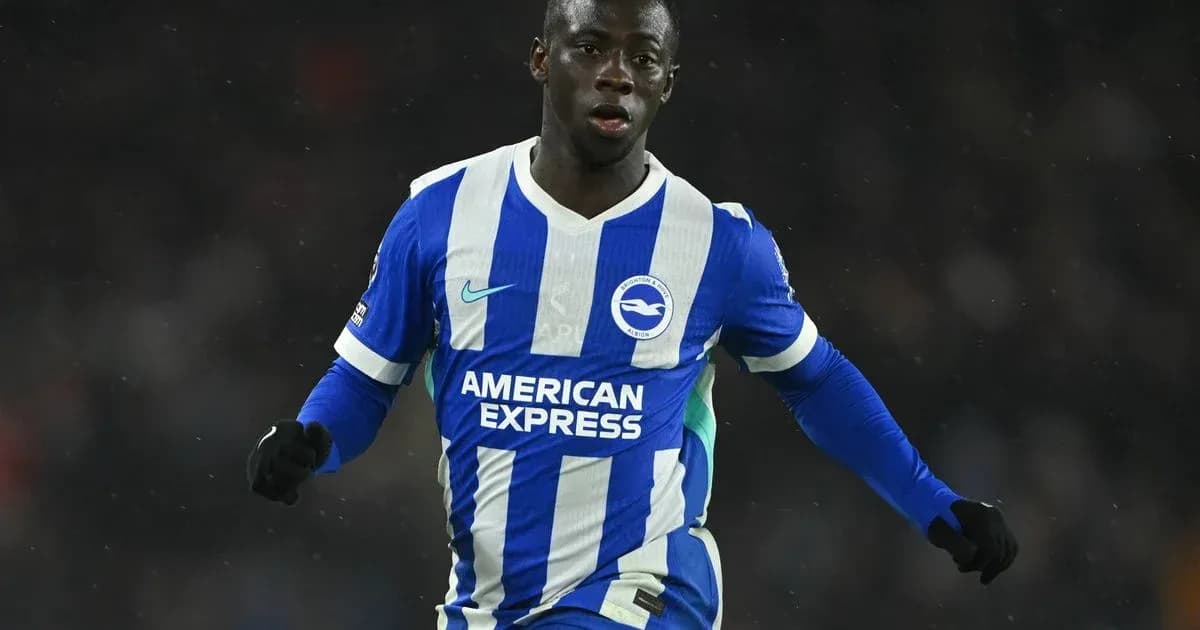 Joueur de Brighton célébrant un but sur le terrain Joueur de Brighton célébrant un but sur le terrain