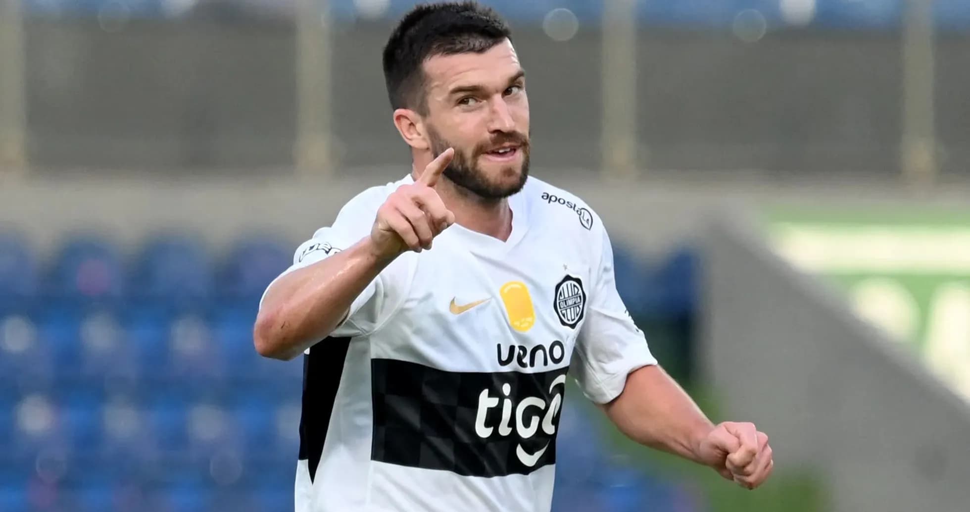 Joueur célébrant un but lors d'un match Joueur célébrant un but lors d'un match