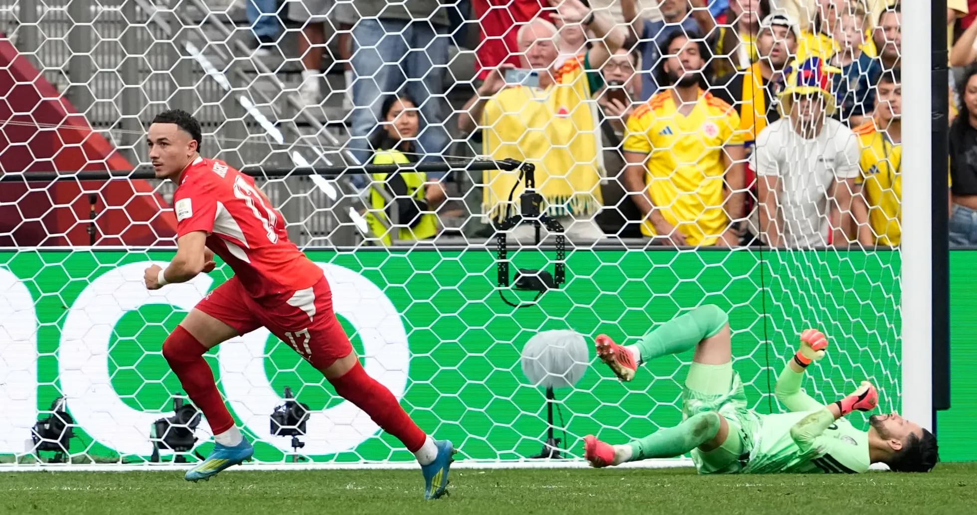 Un joueur suisse célèbre un but marqué Un joueur suisse célèbre un but marqué