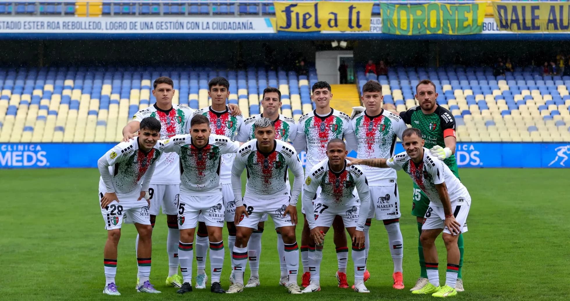 Équipe de Palestino en pose avant le match Équipe de Palestino en pose avant le match