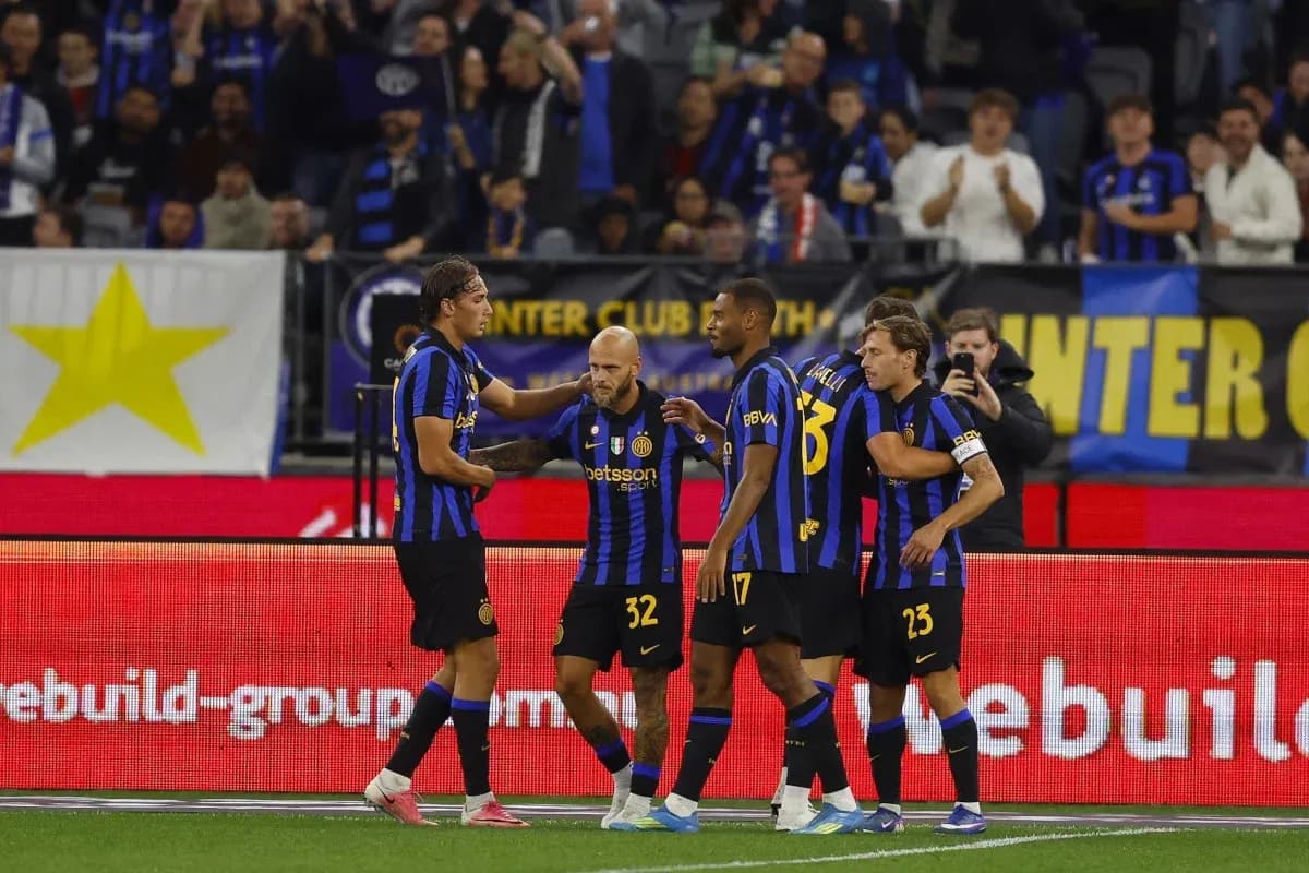 Joueurs d'Inter célébrant un but ensemble Joueurs d'Inter célébrant un but ensemble