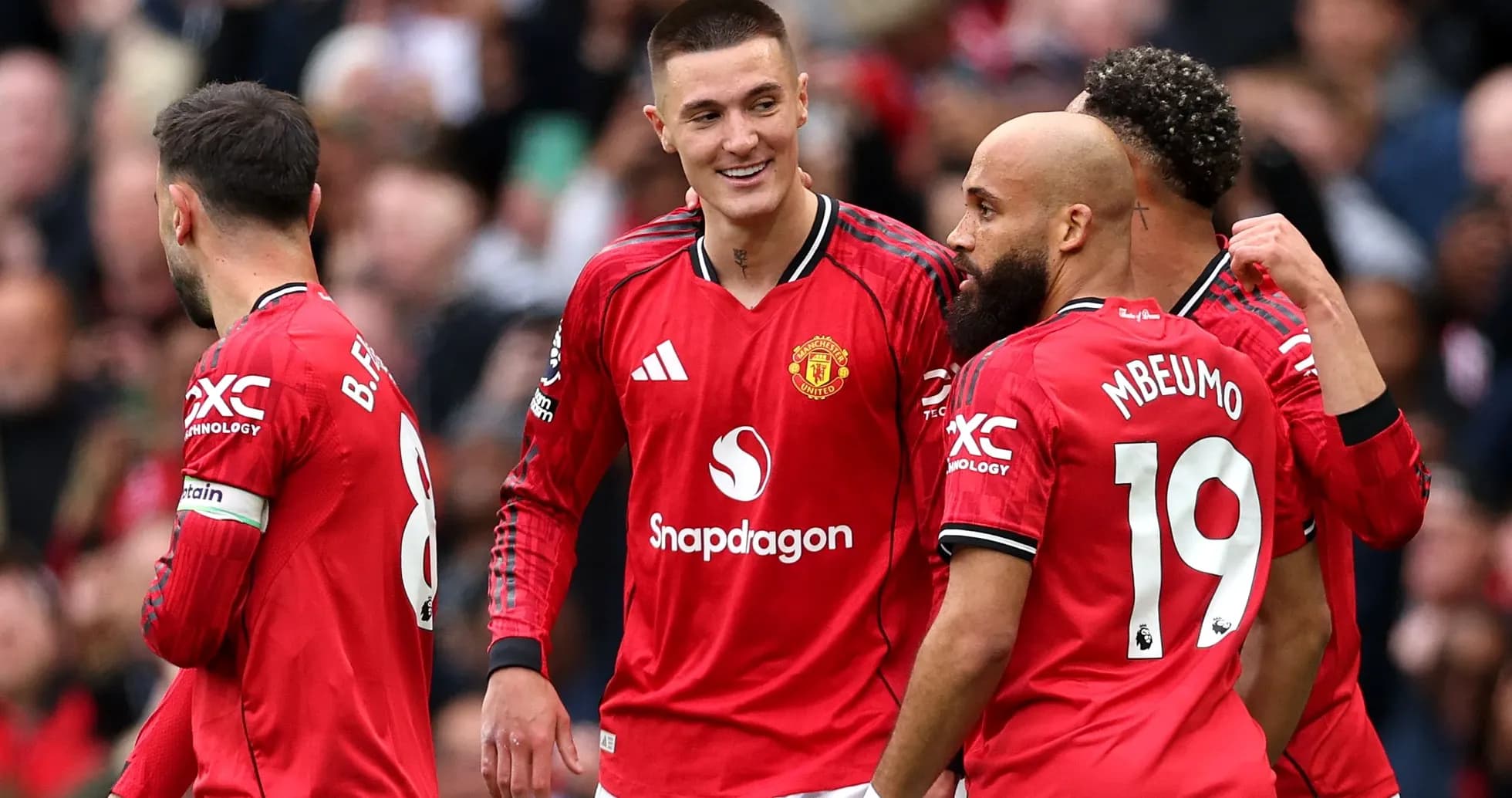 Joueurs de Manchester United célébrant un but Joueurs de Manchester United célébrant un but