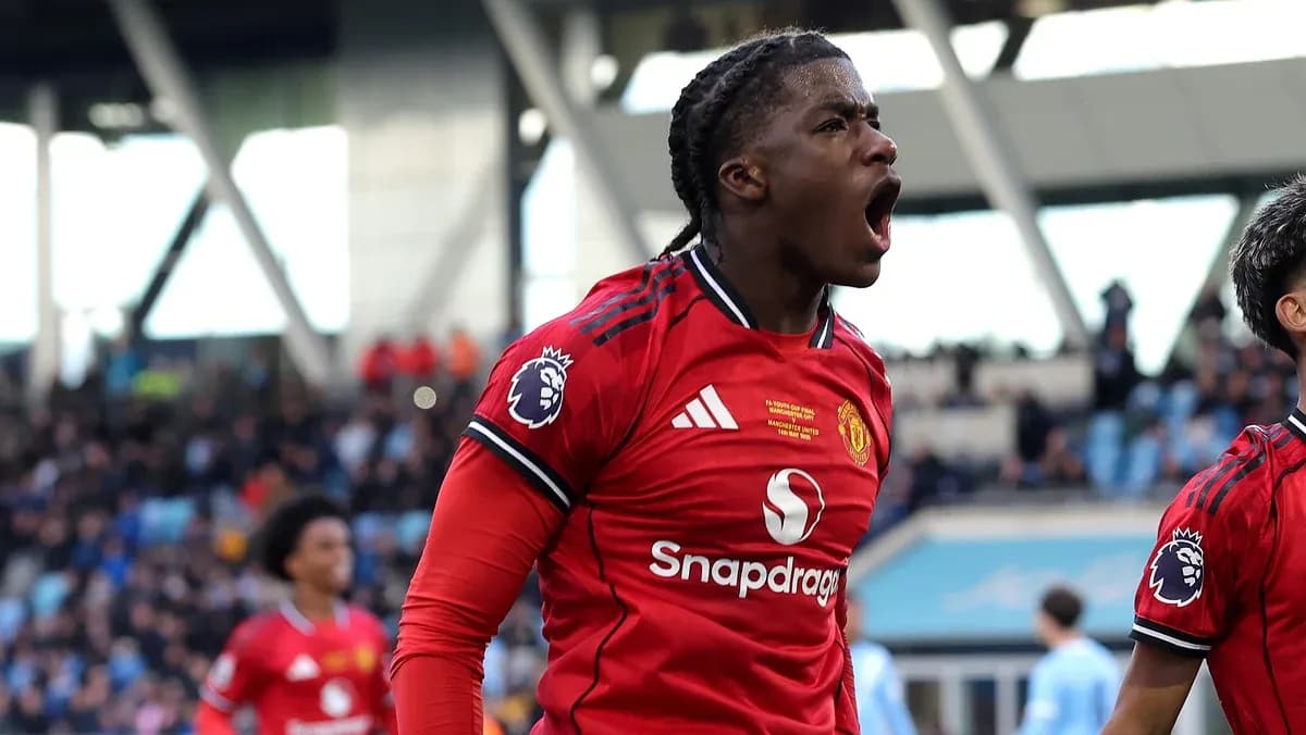Joueur de Manchester United célébrant un but Joueur de Manchester United célébrant un but