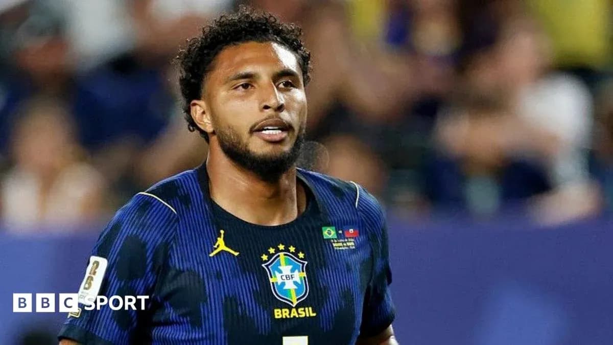 Joueur brésilien portant le maillot de l'équipe nationale Joueur brésilien portant le maillot de l'équipe nationale