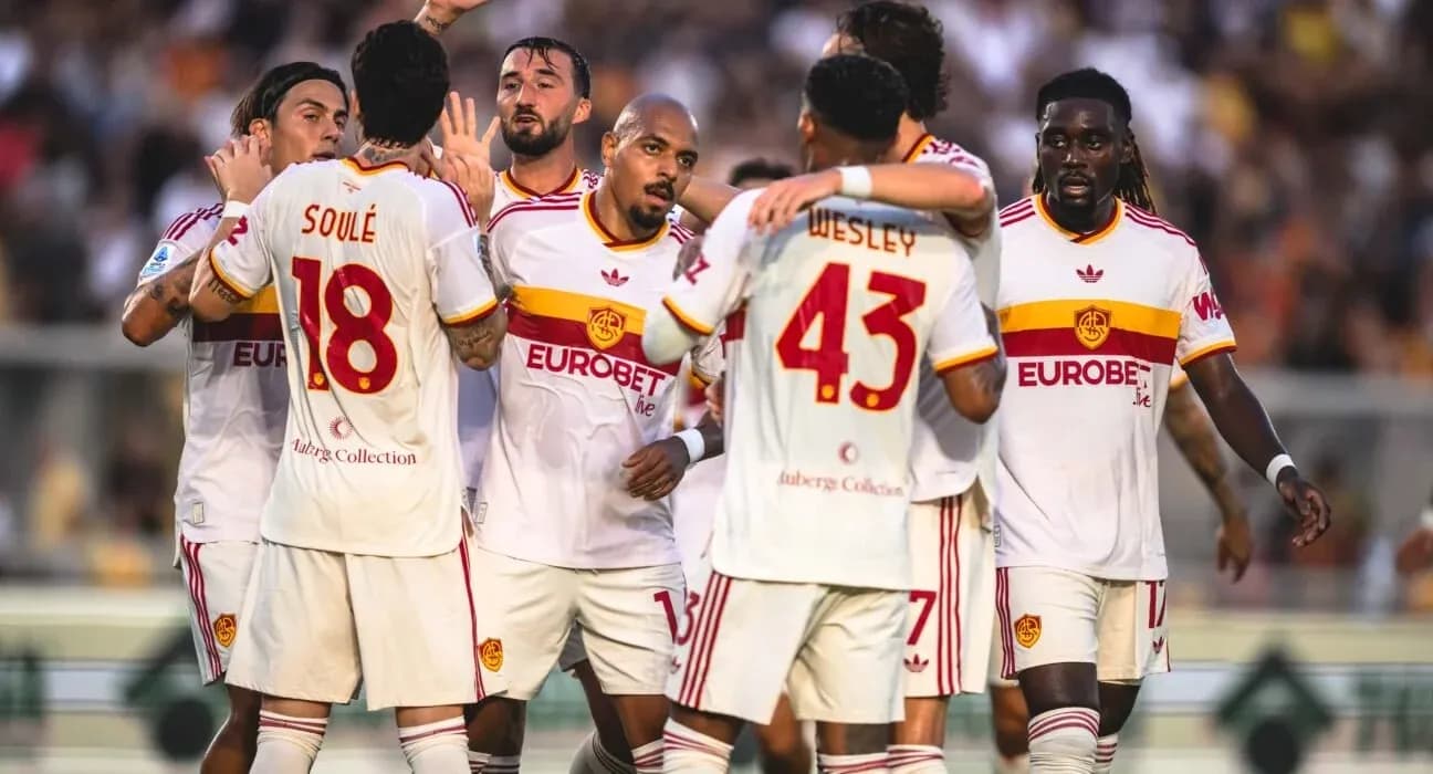 Joueurs de l'AS Roma célèbrent un but Joueurs de l'AS Roma célèbrent un but
