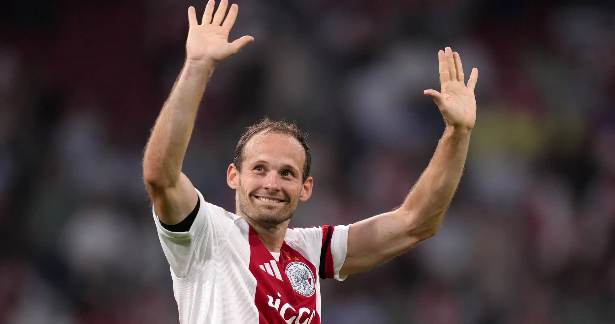 Joueur d'Ajax saluant les supporters après le match Joueur d'Ajax saluant les supporters après le match
