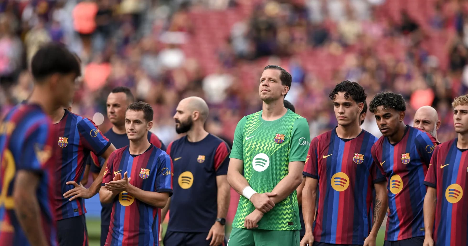 Joueurs du FC Barcelone alignés avant le match Joueurs du FC Barcelone alignés avant le match
