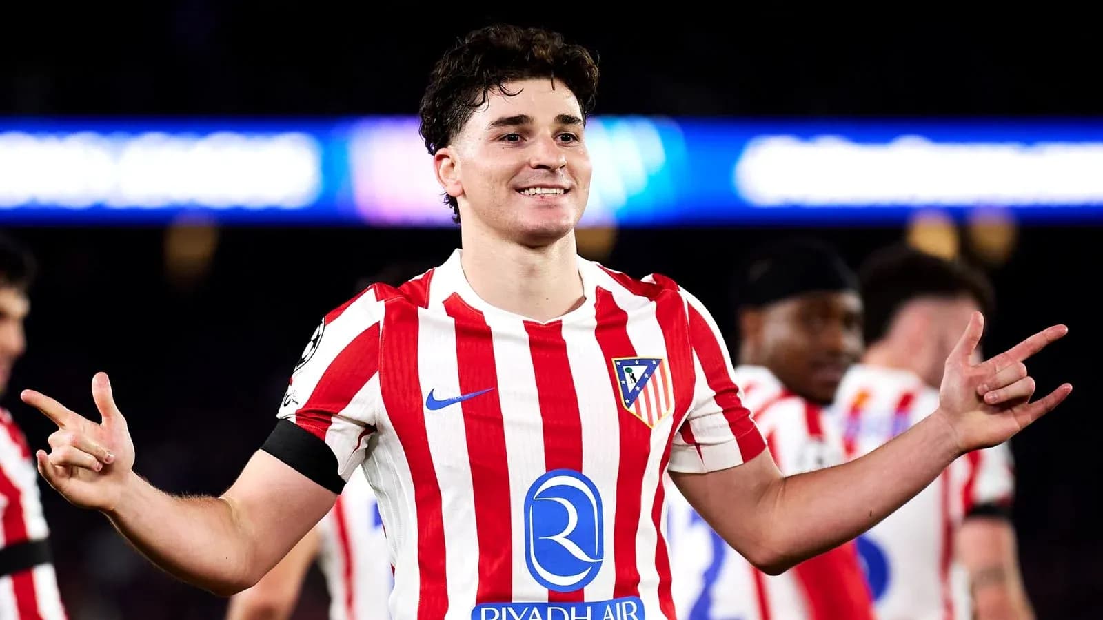 Joueur d'Atlético célébrant après un match Joueur d'Atlético célébrant après un match
