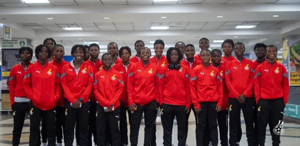 Équipe féminine de football du Ghana en tenue de voyage Équipe féminine de football du Ghana en tenue de voyage