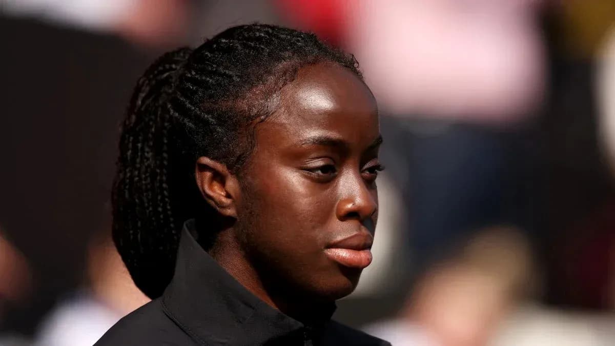 Joueuse se préparant avant un match de tennis Joueuse se préparant avant un match de tennis