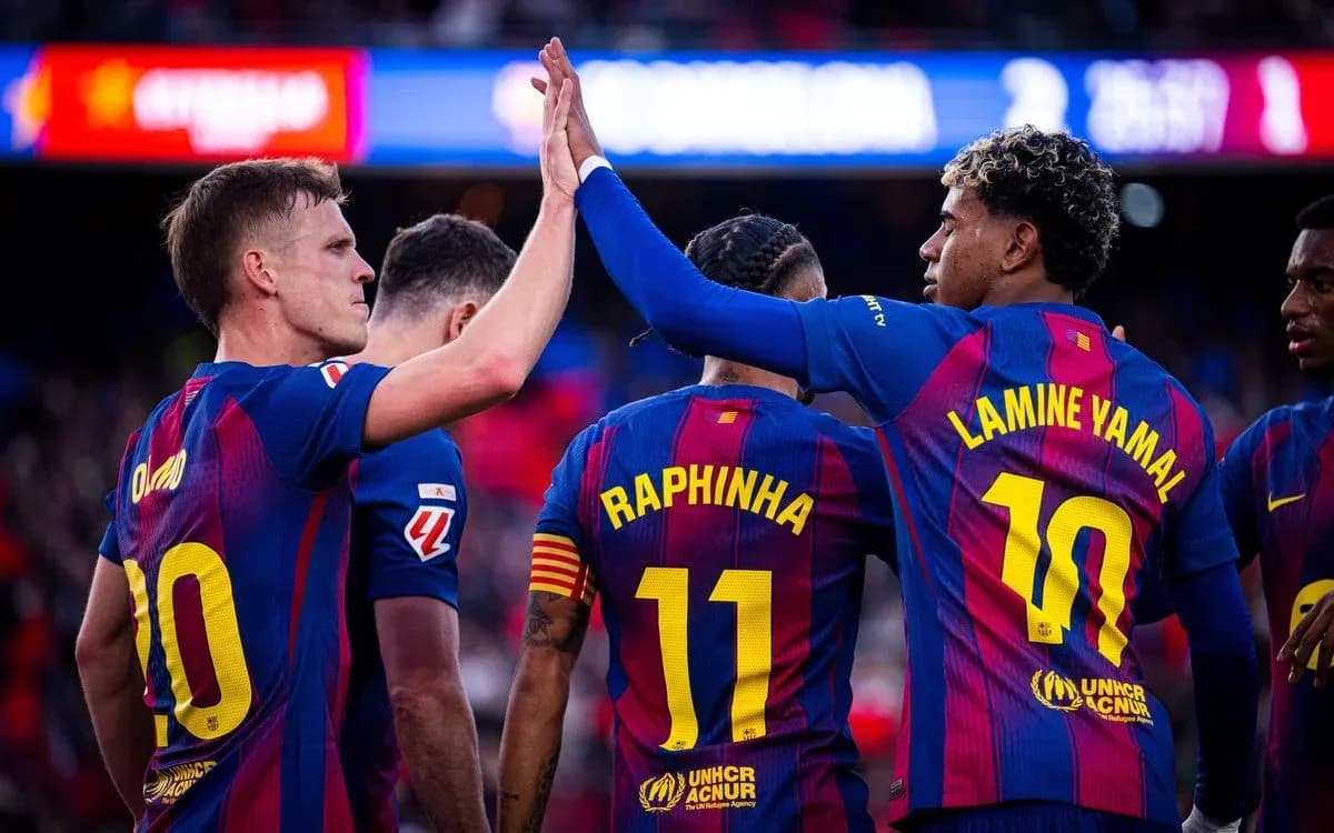 Joueurs du FC Barcelone célébrant un but Joueurs du FC Barcelone célébrant un but