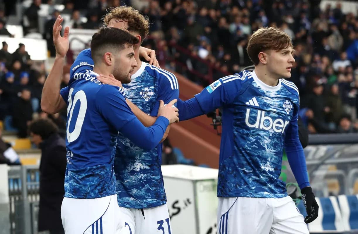 Joueurs de Como célébrant un but Joueurs de Como célébrant un but